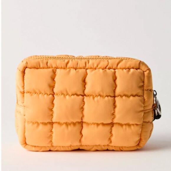 💛 FP Movement Quilted Mini Case - Light Papaya (Yellow) - Picture 7 of 8